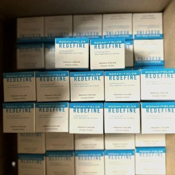 Rodan + Fields Lip Renewing - Picture 1 of 1